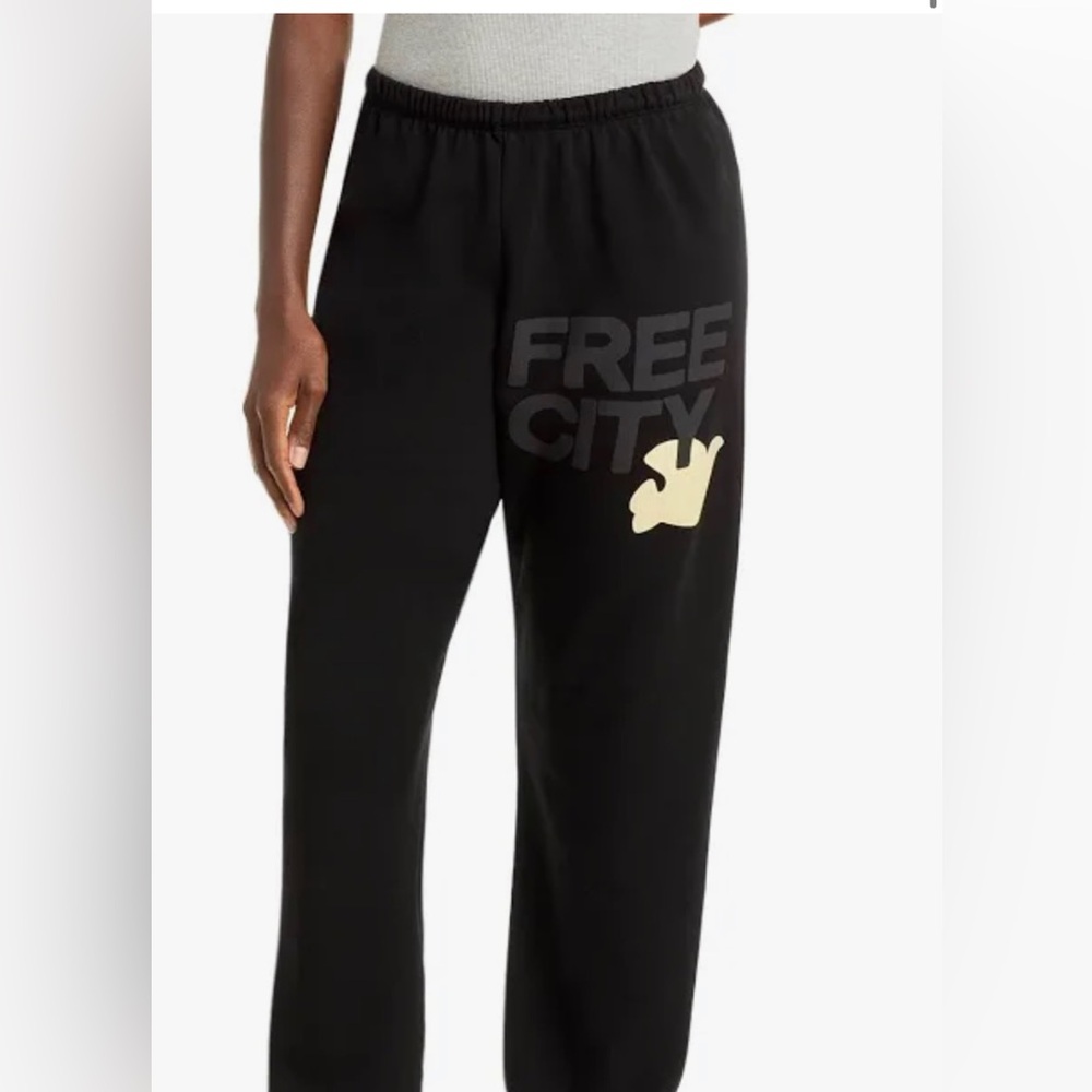 NEW! FREECITY SWEATS!